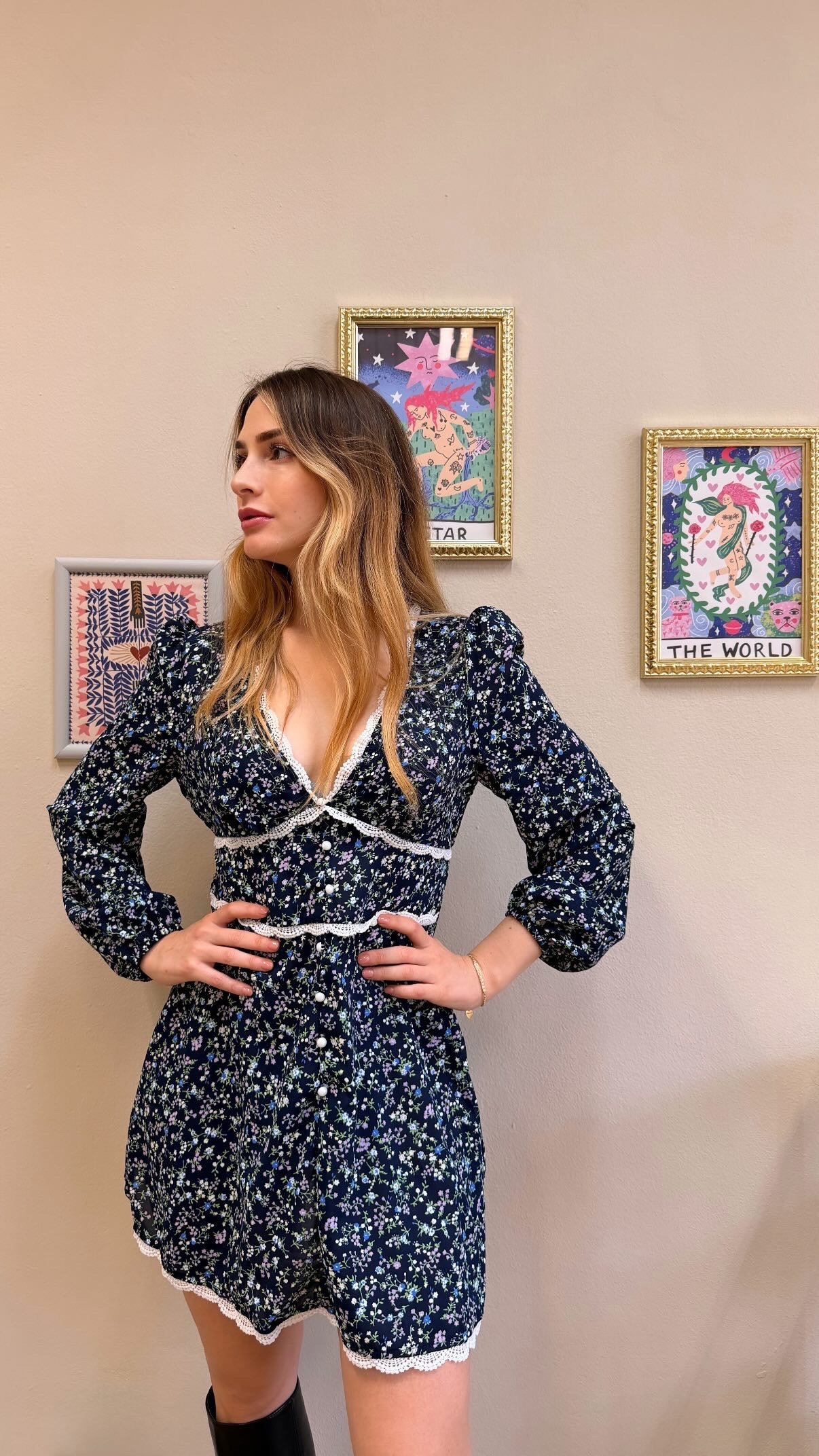 Abito Floreale e ricamo bianco