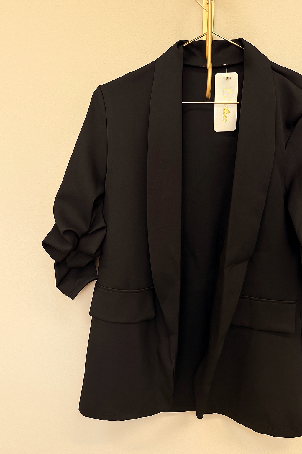 Blazer nero manica arricciata