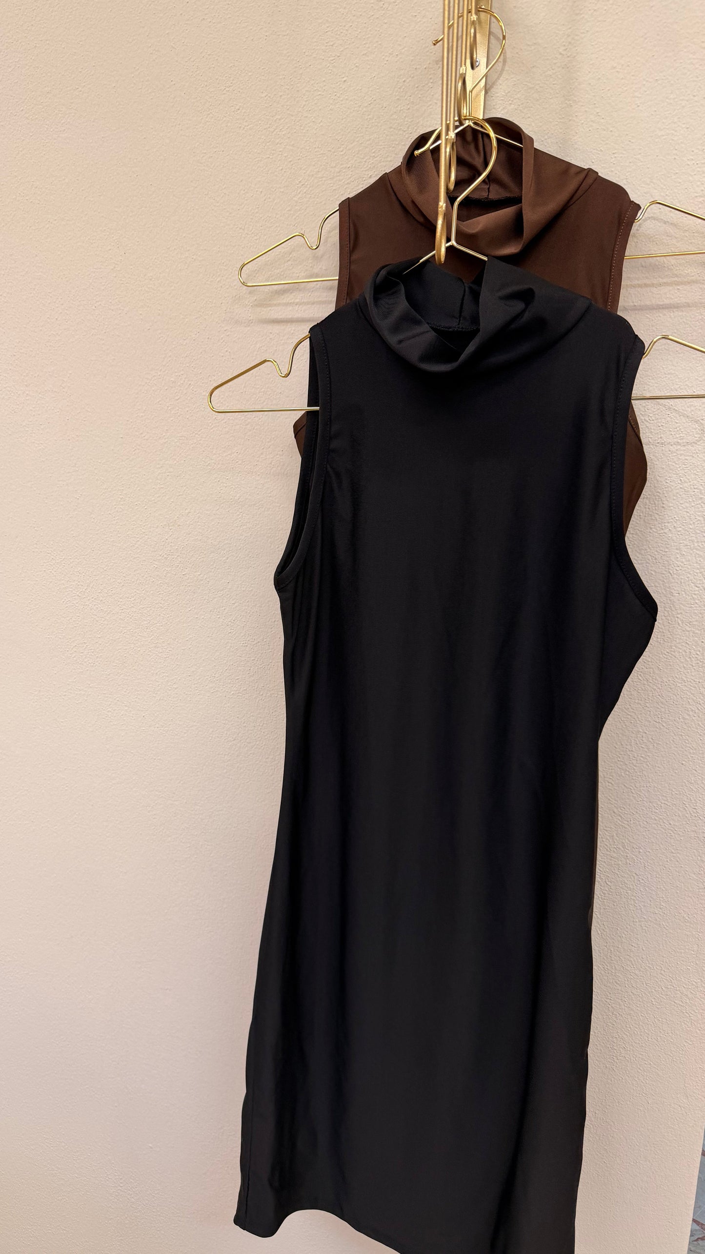 Mini dress smanicato corto