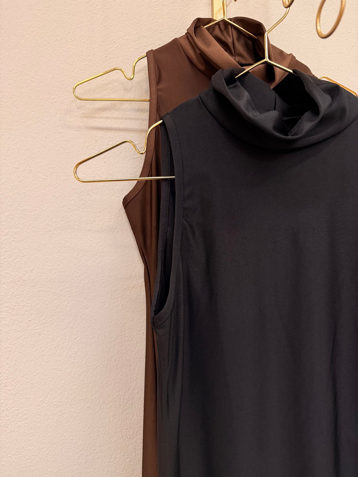 Mini dress smanicato corto