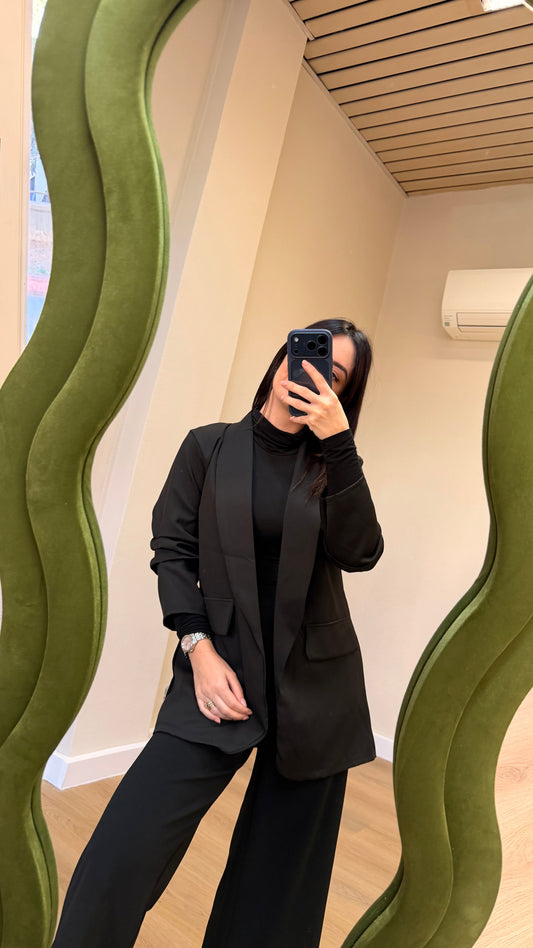 Blazer nero manica arricciata