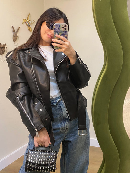 Giubbino ecopelle nero con cintura
