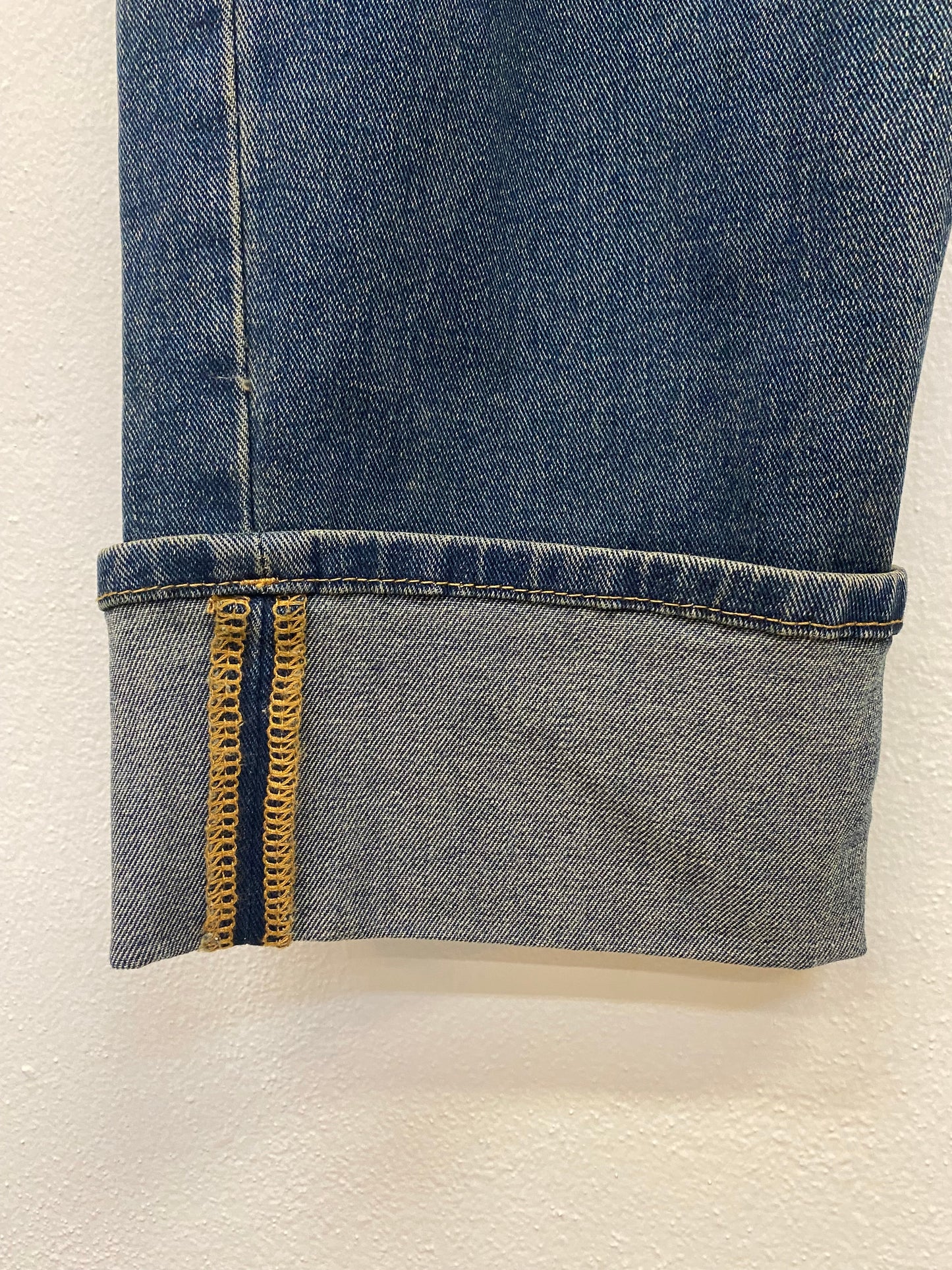 Jeans piegone sabbiato