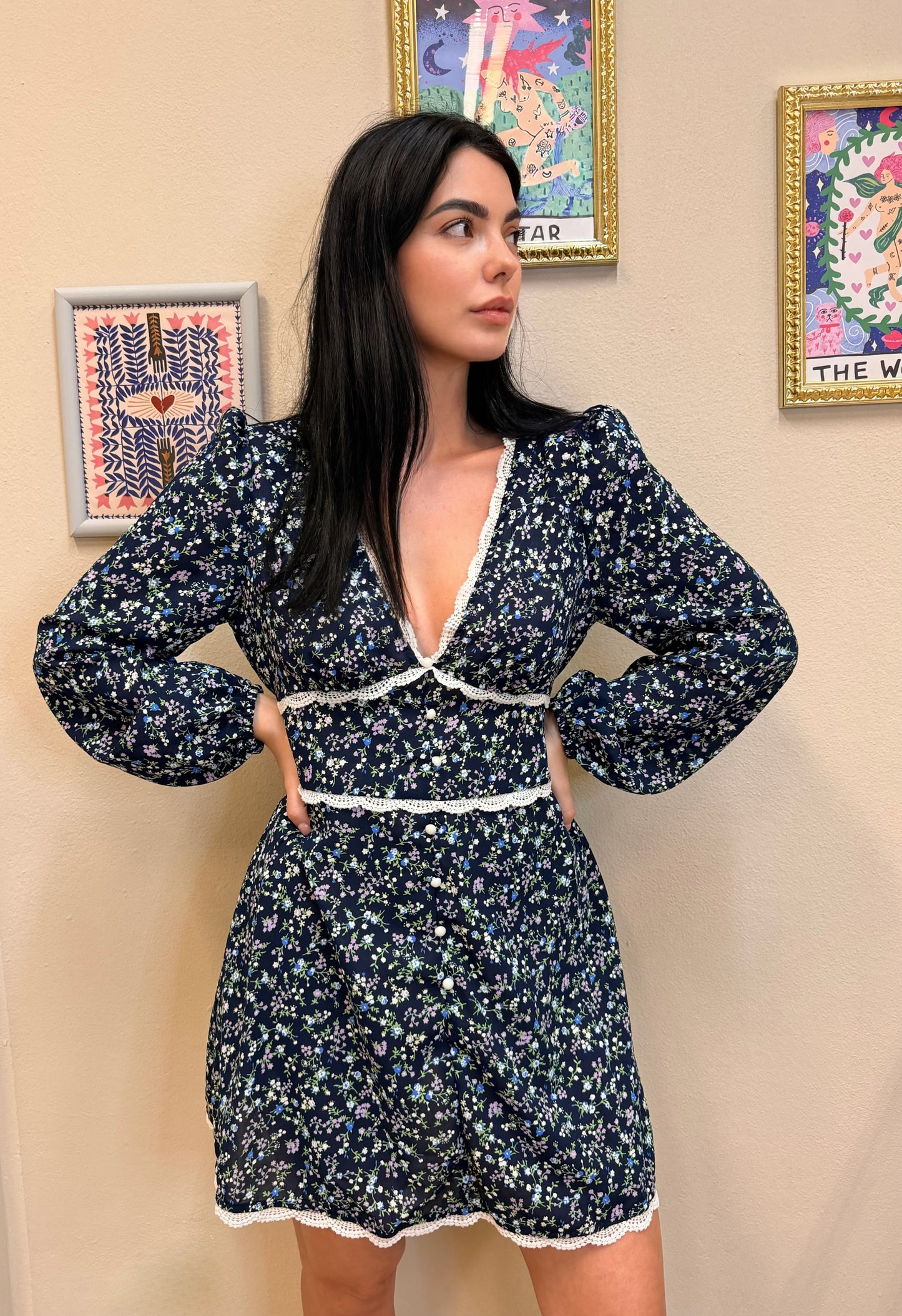 Abito Floreale e ricamo bianco